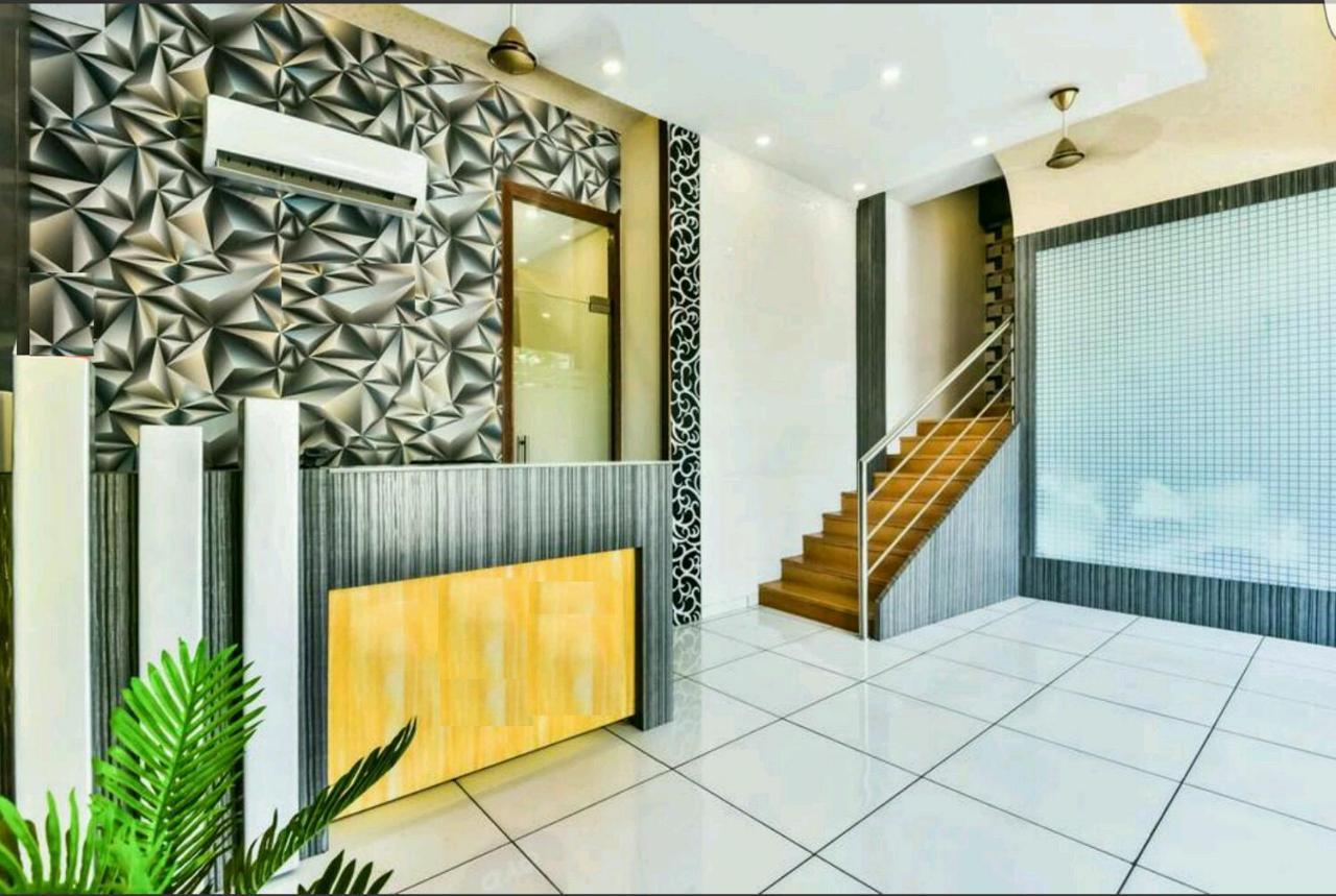 Hotel Palace Residency Near Lokmanya Tilak Terminus Мумбаи Экстерьер фото