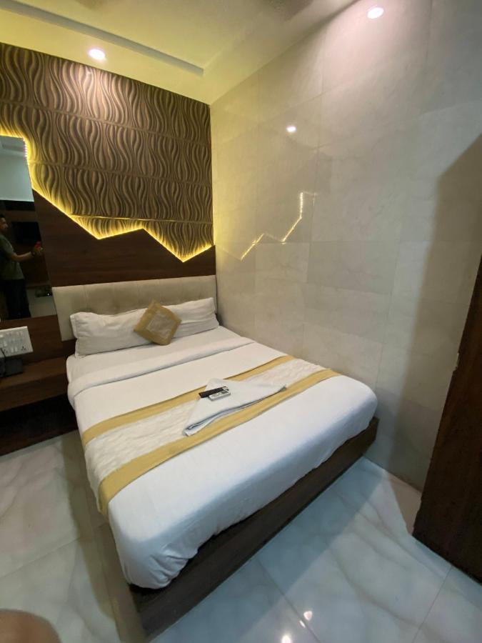 Hotel Palace Residency Near Lokmanya Tilak Terminus Мумбаи Экстерьер фото
