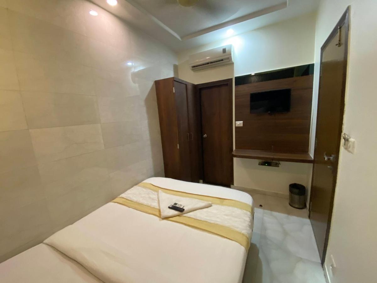Hotel Palace Residency Near Lokmanya Tilak Terminus Мумбаи Экстерьер фото