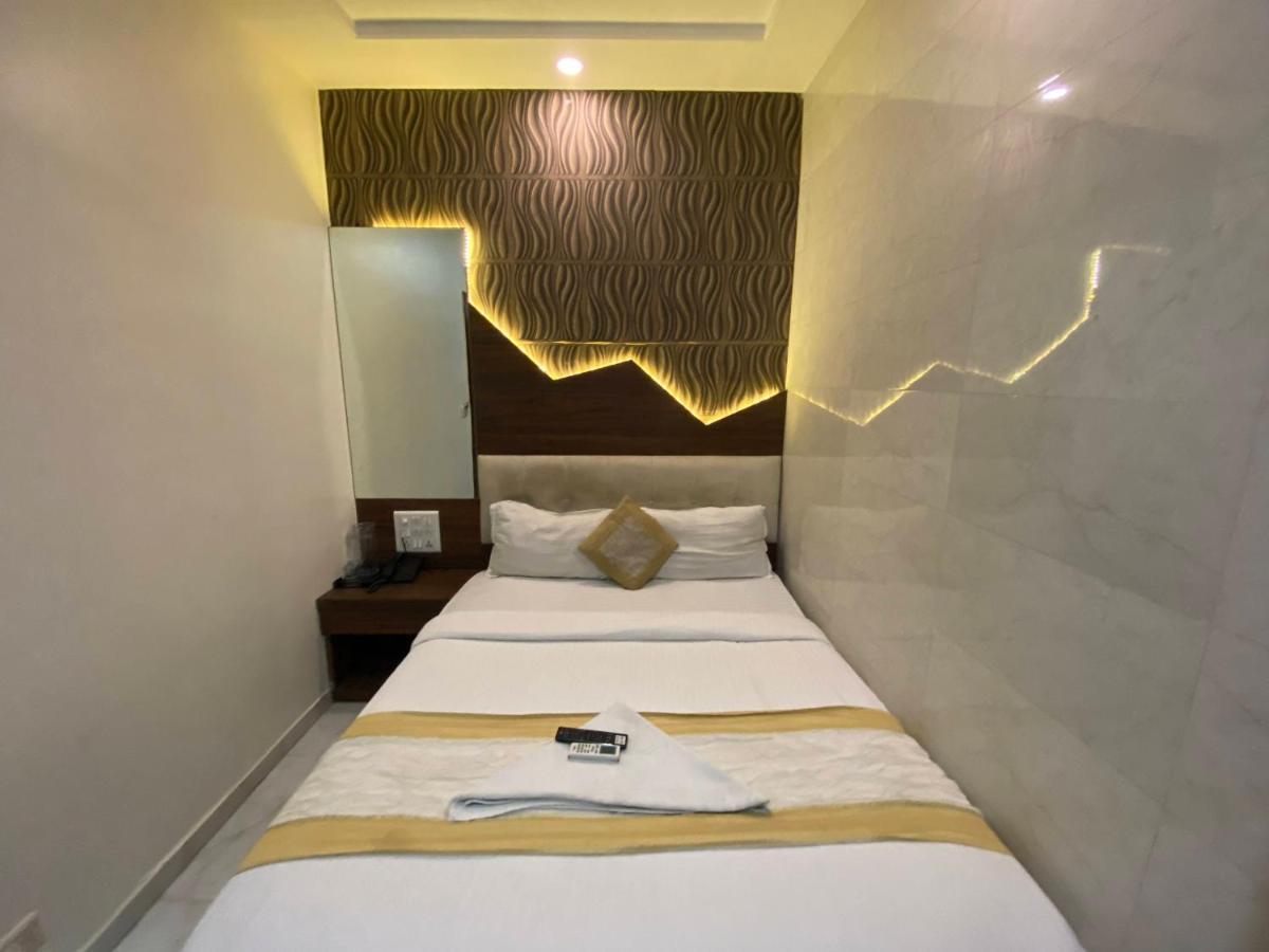 Hotel Palace Residency Near Lokmanya Tilak Terminus Мумбаи Экстерьер фото