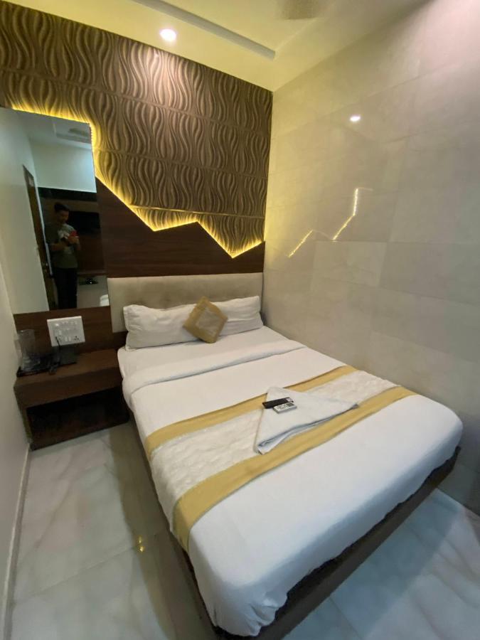 Hotel Palace Residency Near Lokmanya Tilak Terminus Мумбаи Экстерьер фото