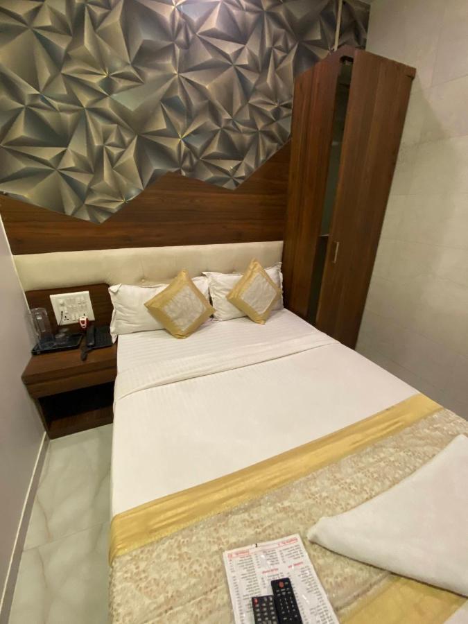 Hotel Palace Residency Near Lokmanya Tilak Terminus Мумбаи Экстерьер фото