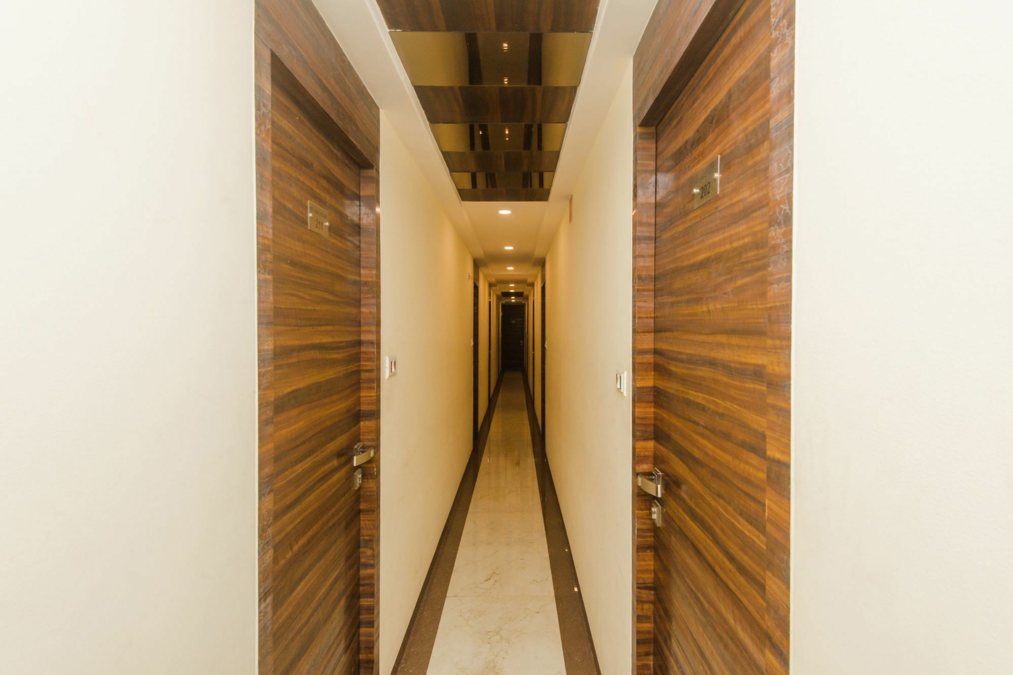 Hotel Palace Residency Near Lokmanya Tilak Terminus Мумбаи Экстерьер фото