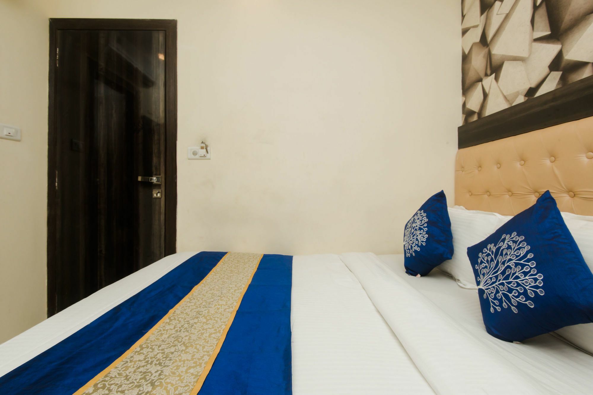 Hotel Palace Residency Near Lokmanya Tilak Terminus Мумбаи Экстерьер фото