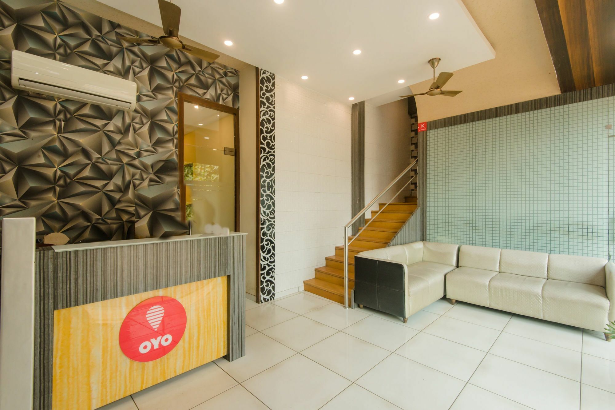 Hotel Palace Residency Near Lokmanya Tilak Terminus Мумбаи Экстерьер фото