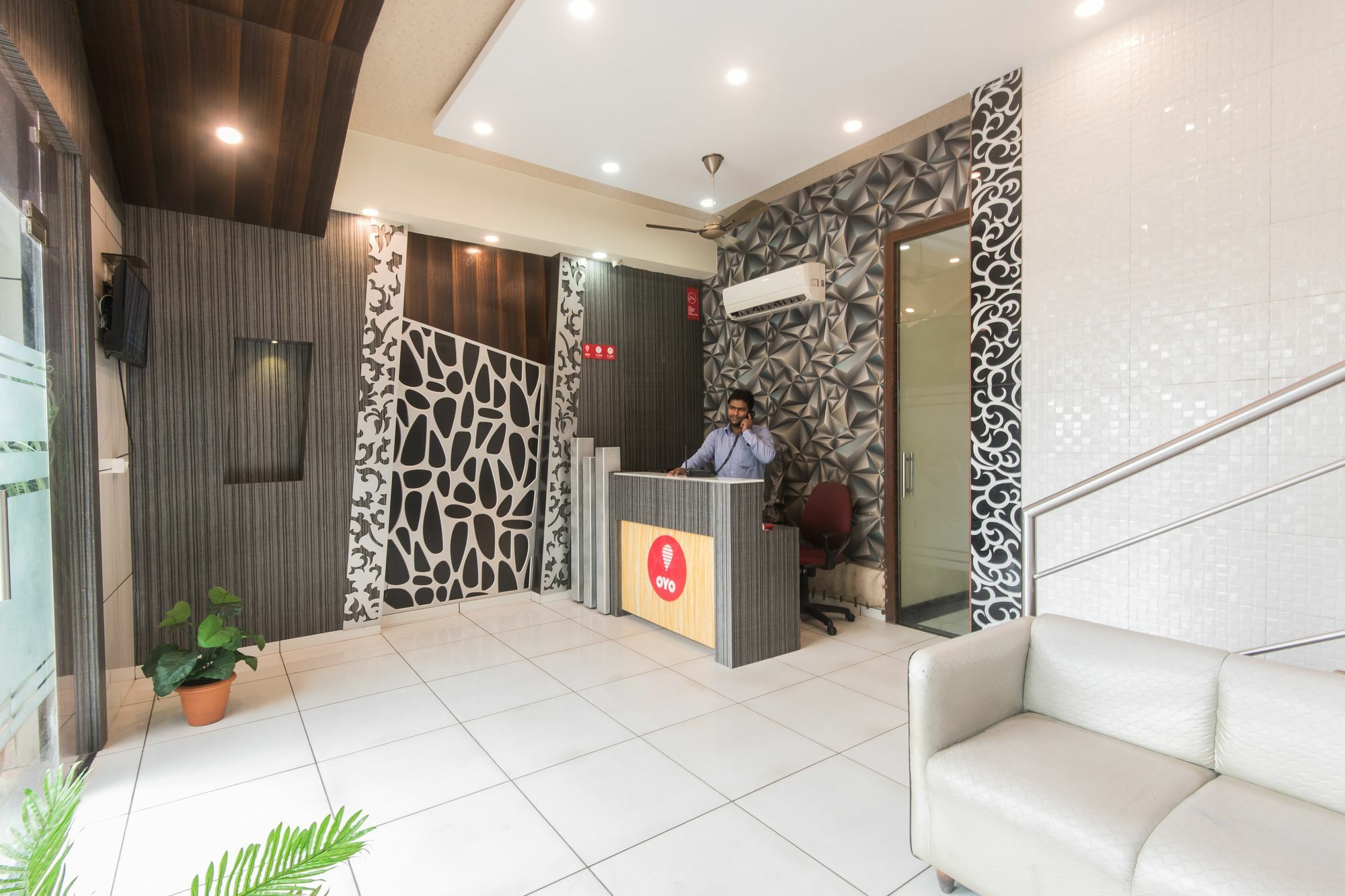 Hotel Palace Residency Near Lokmanya Tilak Terminus Мумбаи Экстерьер фото